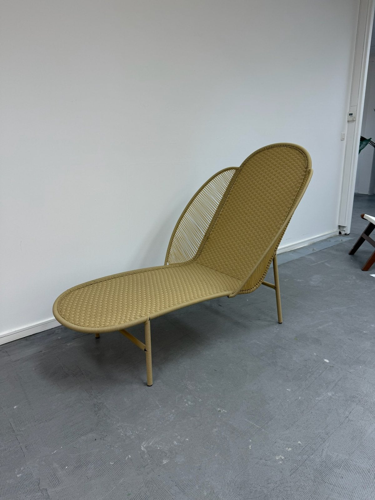 Design loungestoel/ligstoel van geweven rotan - Trendy stijl, Ophalen, Nieuw, Kunststof, Verrijdbaar
