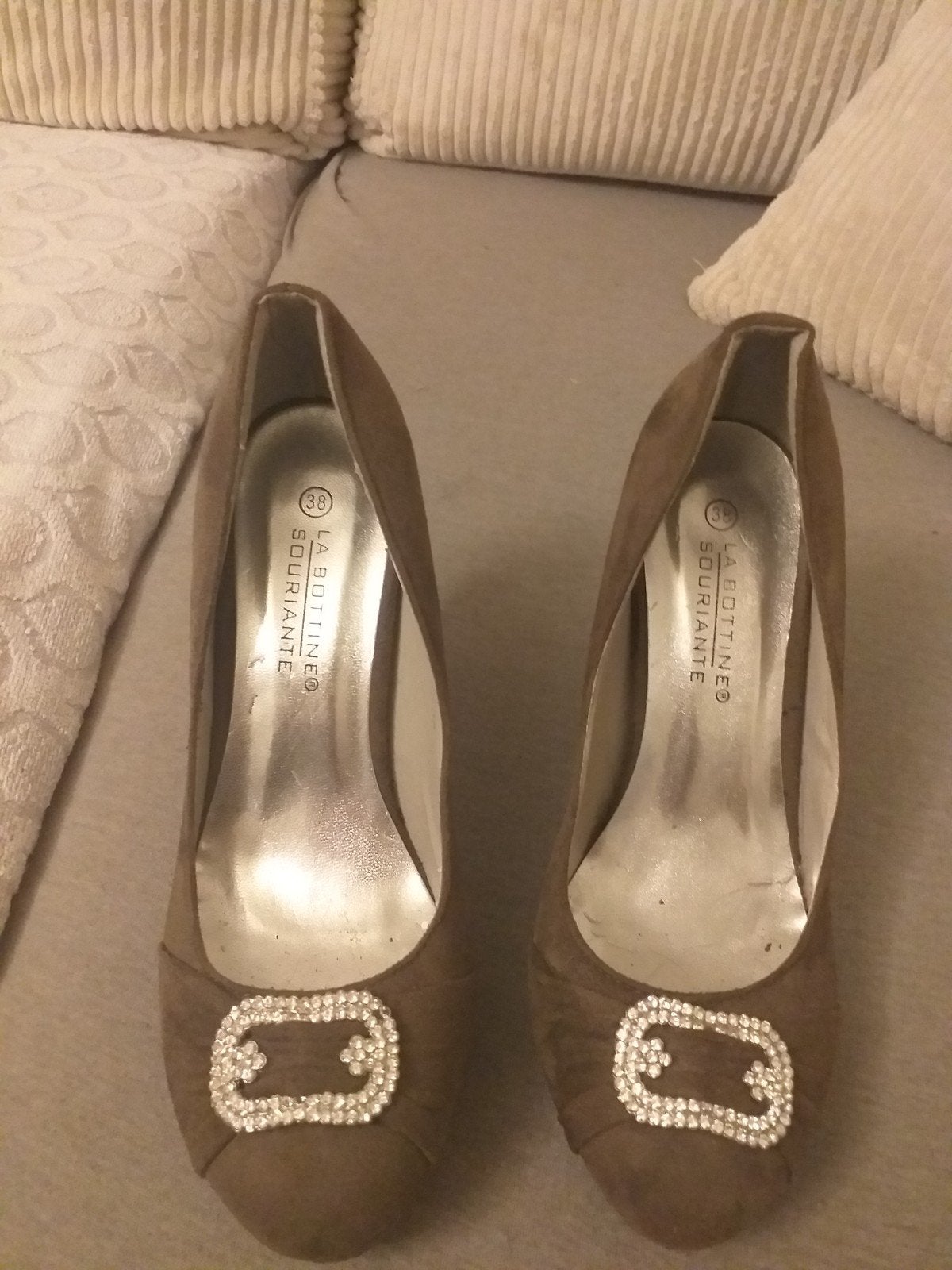 nouvelles chaussures à talons hauts, Vêtements | Femmes, Neuf, Beige, Chaussures à haut talons, Enlèvement