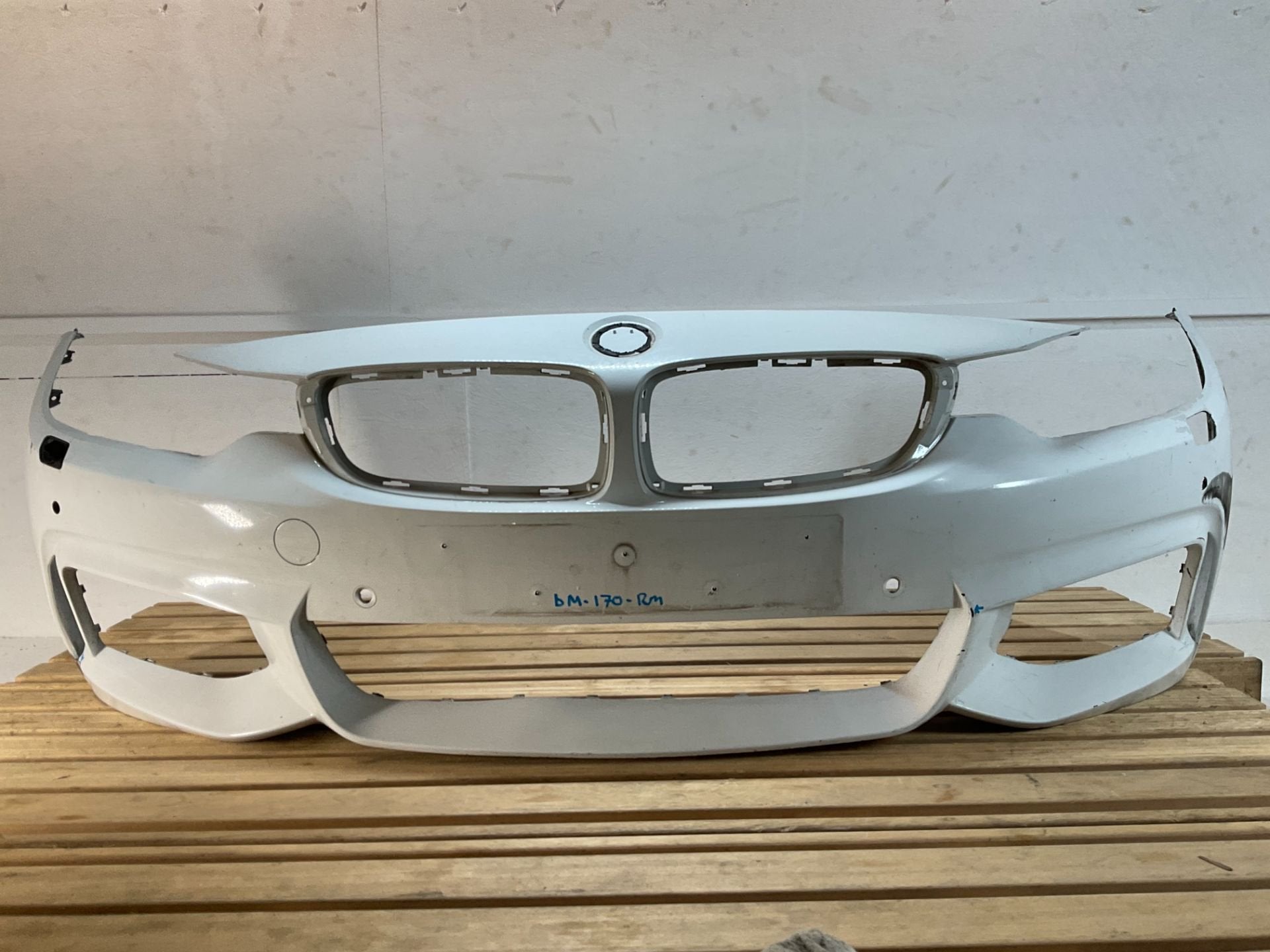 Bumper BMW 4 Serie F32 F33 F36 M-Pakket MPakket Voorbumper B, Petuelring 130
80788  Munich, DE, Gebruikt, Voor, Info@bmw.de
