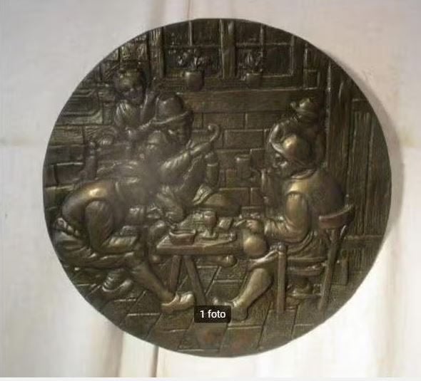 Mooi metalen Wanddecoratie - Drinkende Mannen - 33cm, Huis en Inrichting, Metaal, Ophalen of Verzenden, Zo goed als nieuw, Wandbord of Wandpaneel