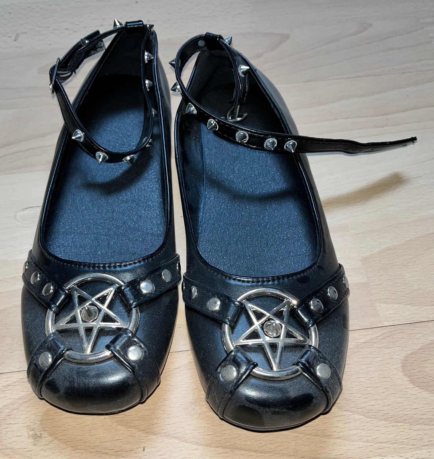 Pentagram Ballerinas met studs, Kleding | Dames, Schoenen, Zwart, Nieuw, Ballerina's, Ophalen of Verzenden