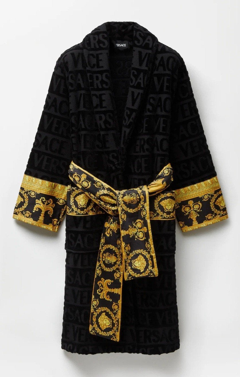 Versace badjas, Ophalen