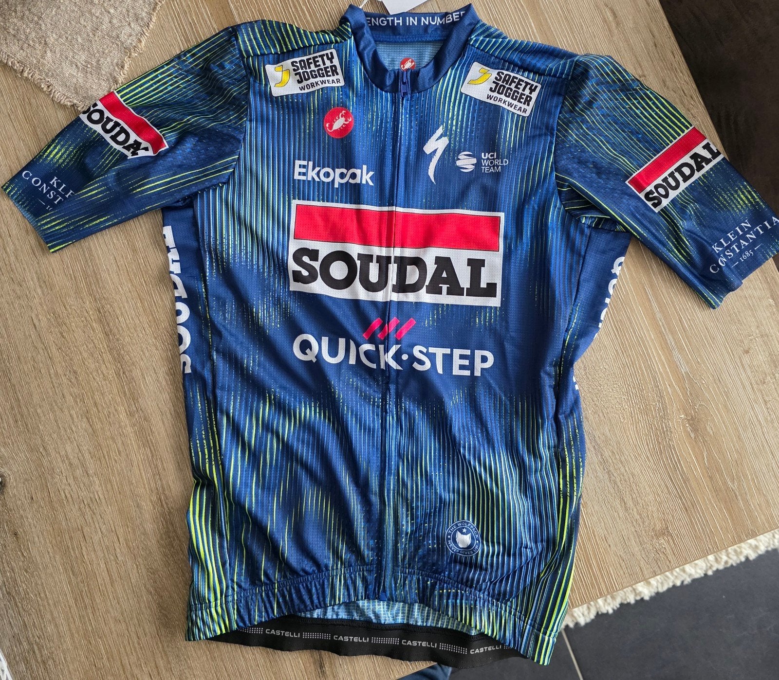 Originele competitie trui
Soudal Quick Step 2026
maat S
Nieu, Ophalen, Nieuw