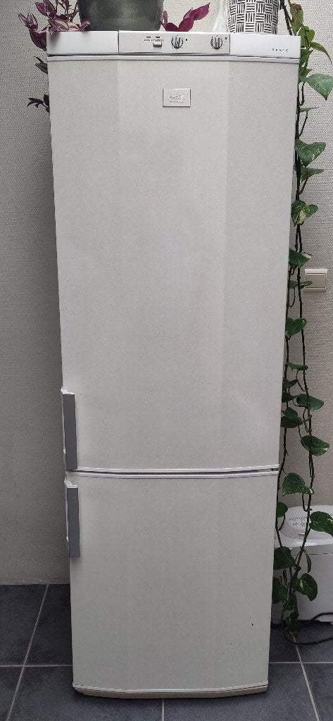 Grote AEG Santo koel- en vriescombinatie (vanaf 6 juli), Ophalen, Gebruikt, Met aparte vriezer, 160 cm of meer