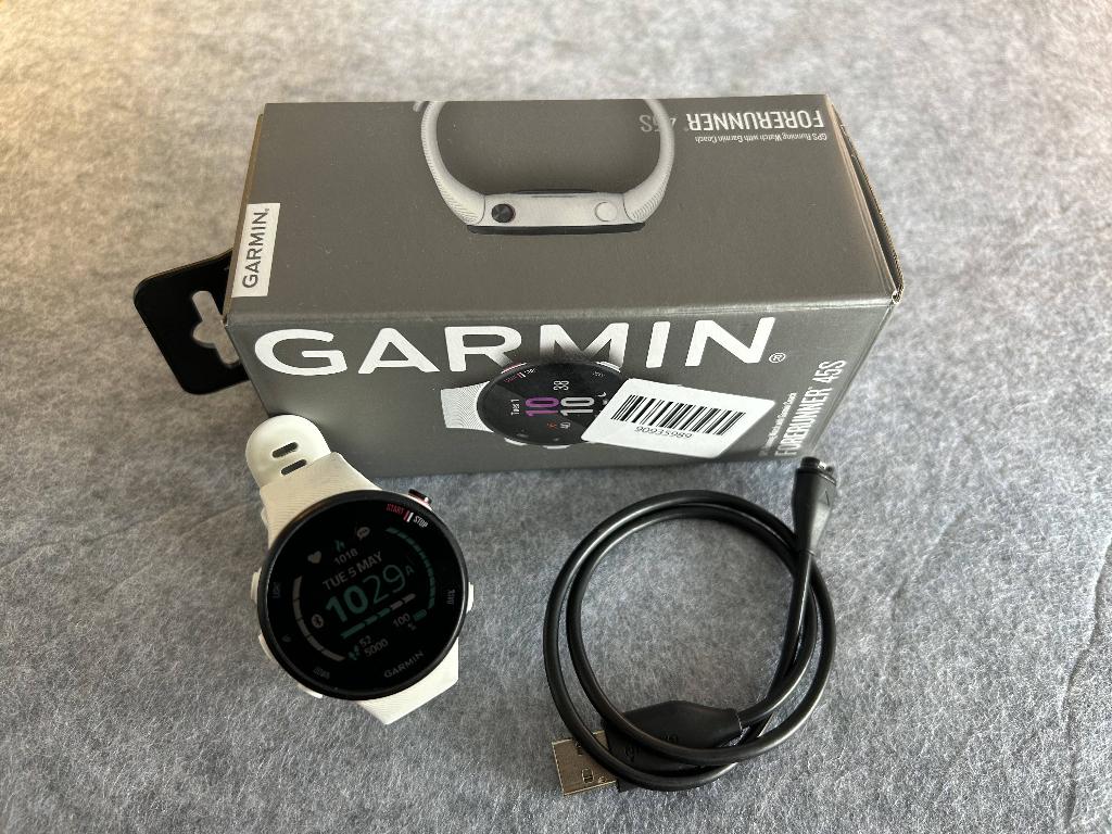 Garmin Forerunner 45S GPS sporthorloge topstaat, Handtassen en Accessoires, Sporthorloges, Zo goed als nieuw, iOS, Wit, Calorieverbanding