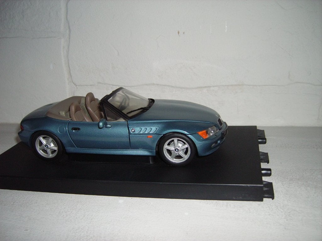 AUDI BMW Z3 ROADSTER JAMES BOND « GOLDEN EYE », Enlèvement ou Envoi, Comme neuf, Voiture, UT Models