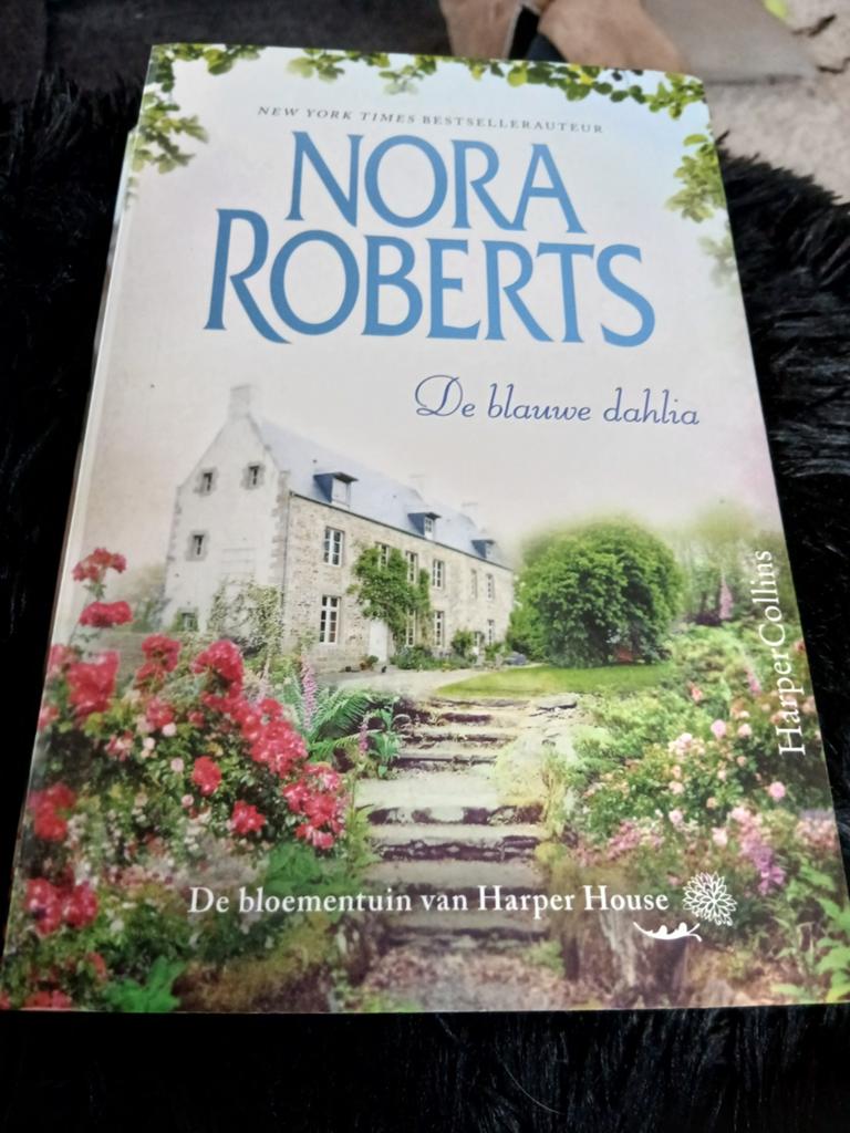 Nora Roberts, de blauwe dahlia, Boeken, Ophalen