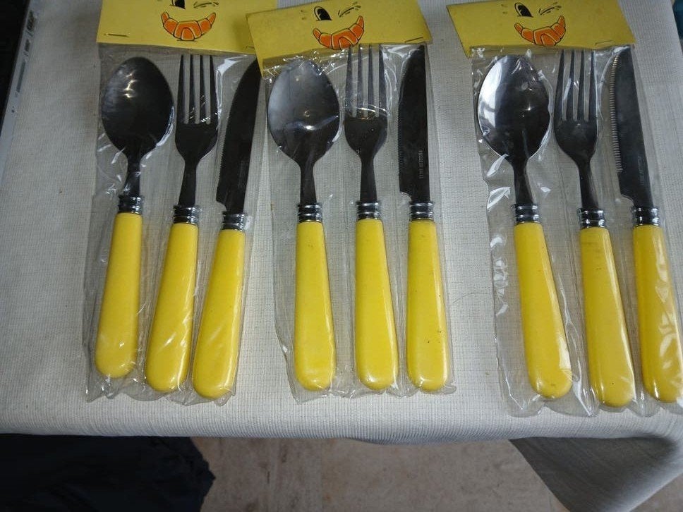 3 sets bestek, lepel ,vork en mes (NIEUW ) nog in de verpaki, Ophalen, Nieuw, Bestekset
