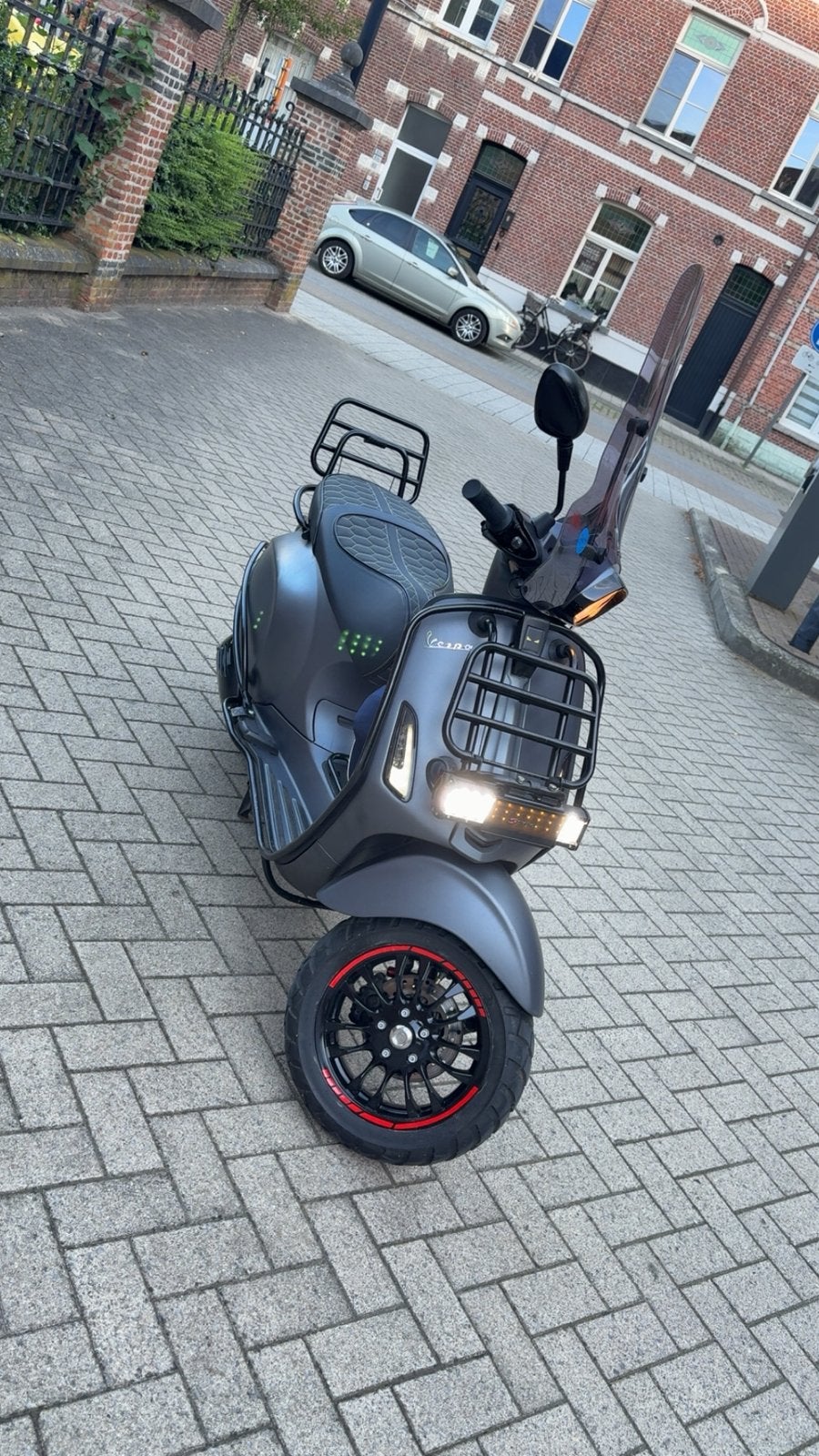 Vespa sprint 80cc a klasse Full option, Fietsen en Brommers, Scooters | Vespa, Ophalen, Zo goed als nieuw