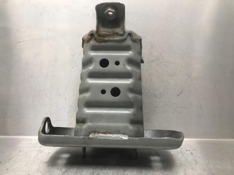 SUPPORT PARE-CHOCS AVANT DROIT Subaru Trezia (01-2011/-), Utilisé, Subaru