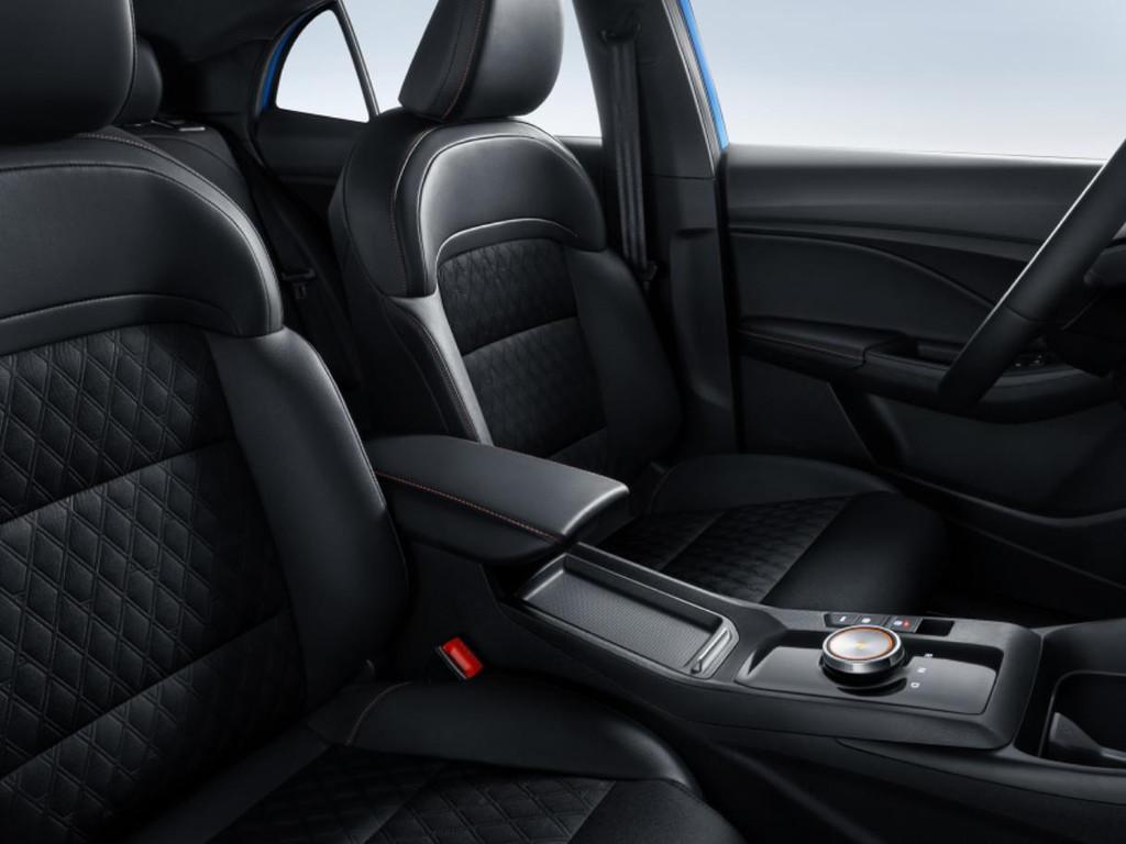 MG MG3 Hybrid+ Luxury, Auto's, MG, Stof, 143 kW, Zwart, 2 kWh