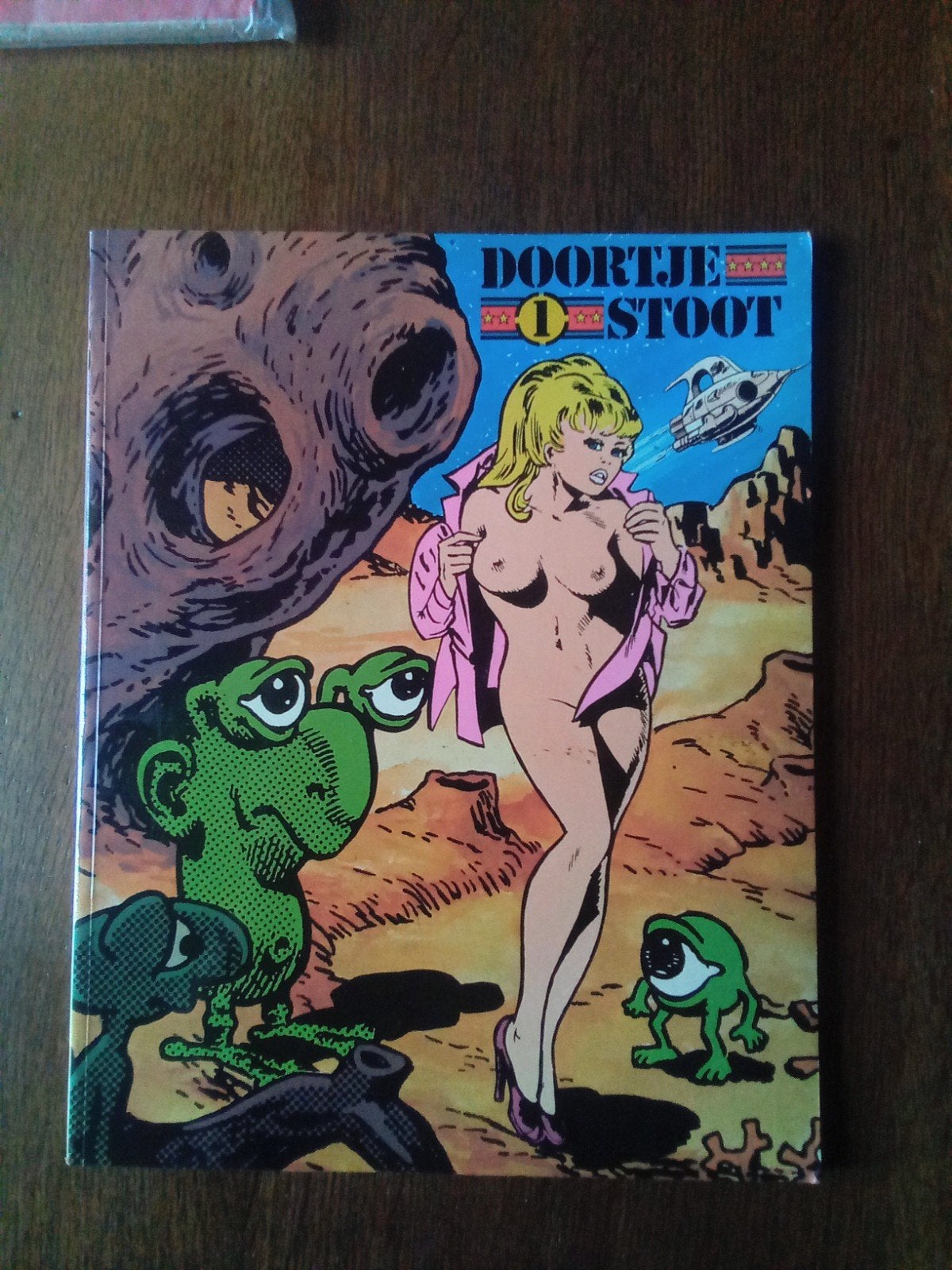 Erotische strip Doortje Stoot (1981), Ophalen
