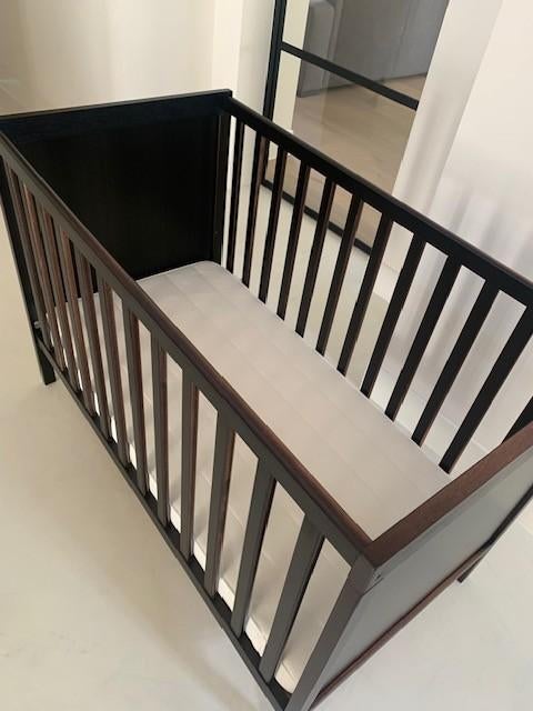 Kinderbed + matras + dekbed +  dekbedovertrekken + slaapzak, Kinderen en Baby's, Ophalen, Zo goed als nieuw, Minder dan 140 cm