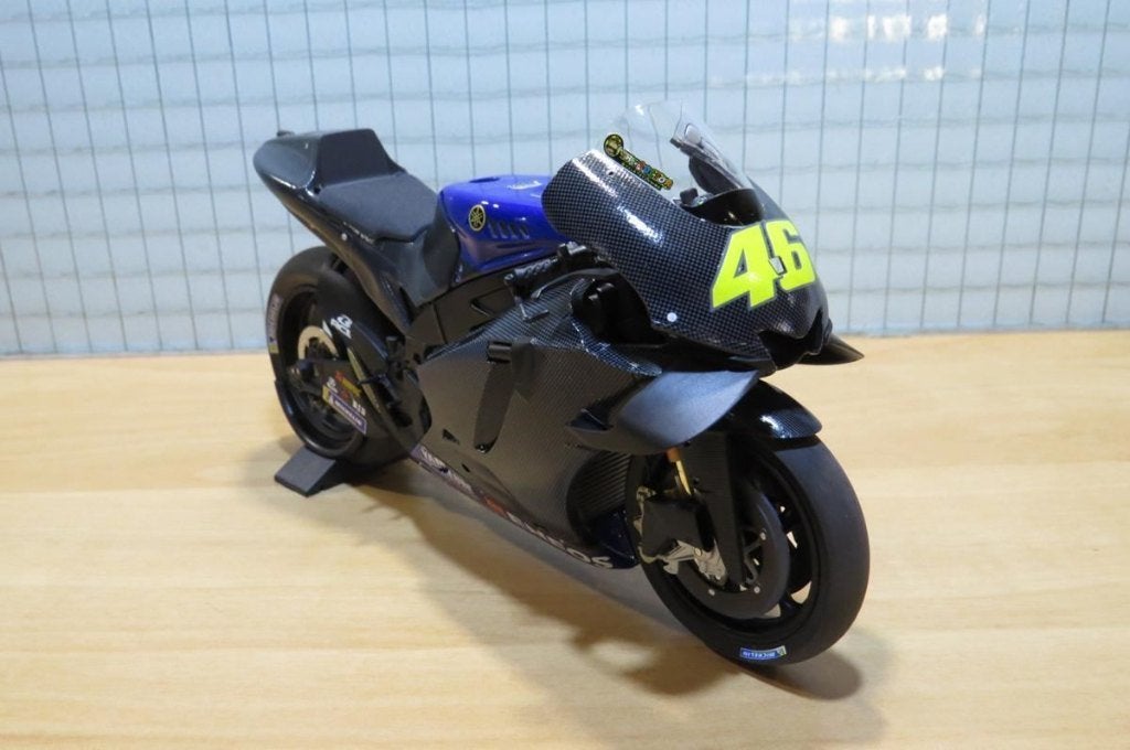 Valentino Rossi Yamaha YZR-M1 2019 test BRNO 1:12 122203946, Enlèvement ou Envoi, Neuf, 1:9 à 1:12, Moteur
