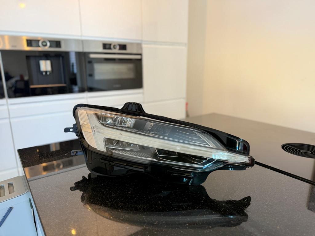 Volvo V60 LED Adaptieve Koplamp Rechts (Origineel Volvo), Auto-onderdelen, Verlichting, Volvo, Ophalen