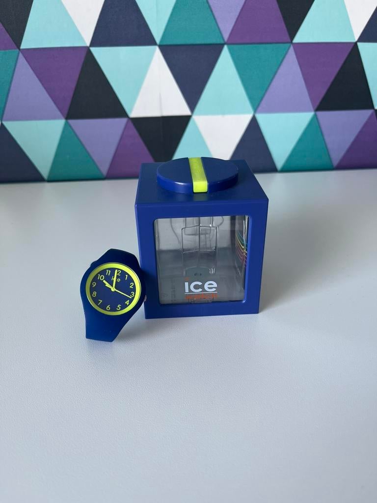 Ice Watch kinderhorloge blauw – nette staat met doosje, Handtassen en Accessoires, Ophalen, Zo goed als nieuw, Blauw, Jongen