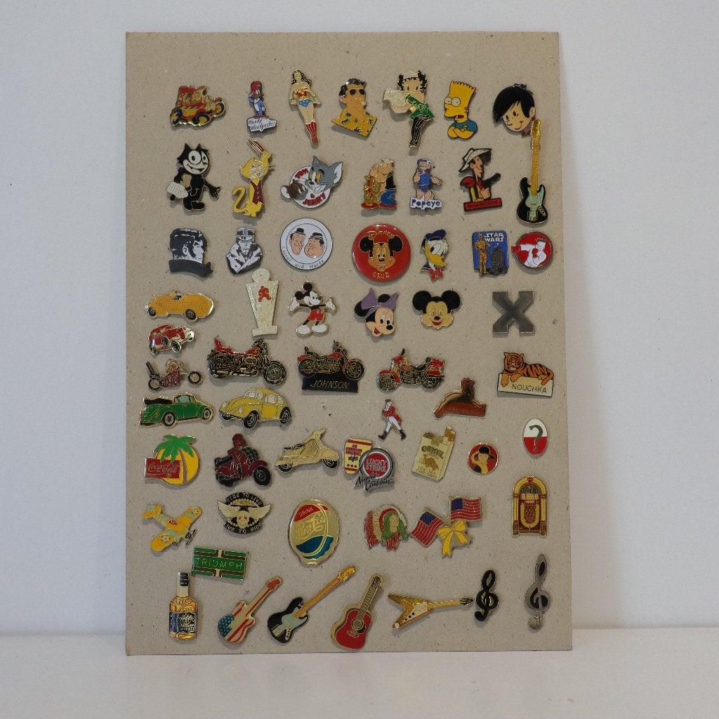 58 Coole Collectie Pins - Stripfiguren, motoren, reclame, Enlèvement ou Envoi, Comme neuf, Autres sujets/thèmes, Insigne ou Pin's