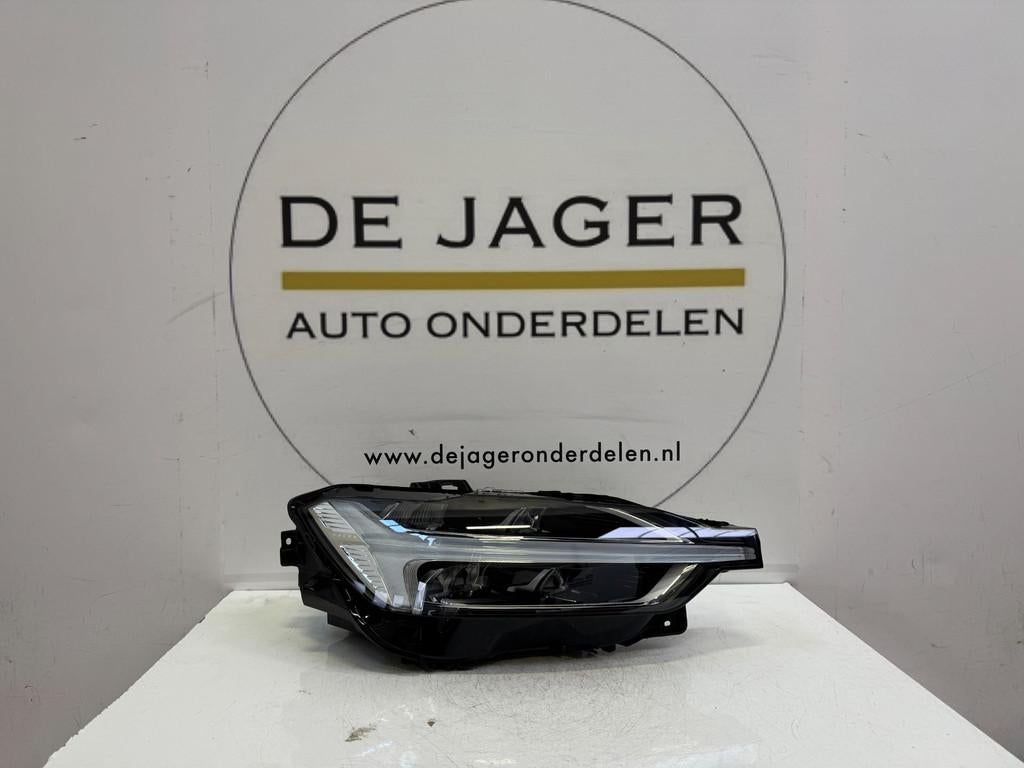 Phare droit LED VOLVO XC60 2 VOLTS 31108597, Gunnar Engellaus vag 8
405 31  Gothenburg, SE, Info@volvocars.com, Volvo Car Corporation