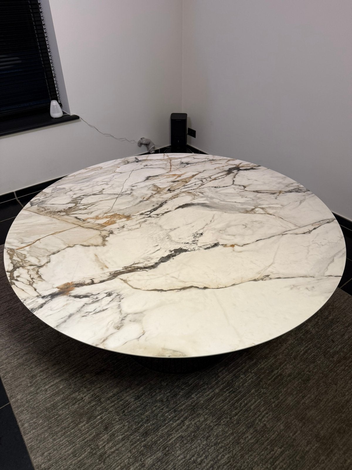 Ronde tafel junto 150 cm, Huis en Inrichting, Tafels | Salontafels, Ophalen, Zo goed als nieuw, Rond, Metaal