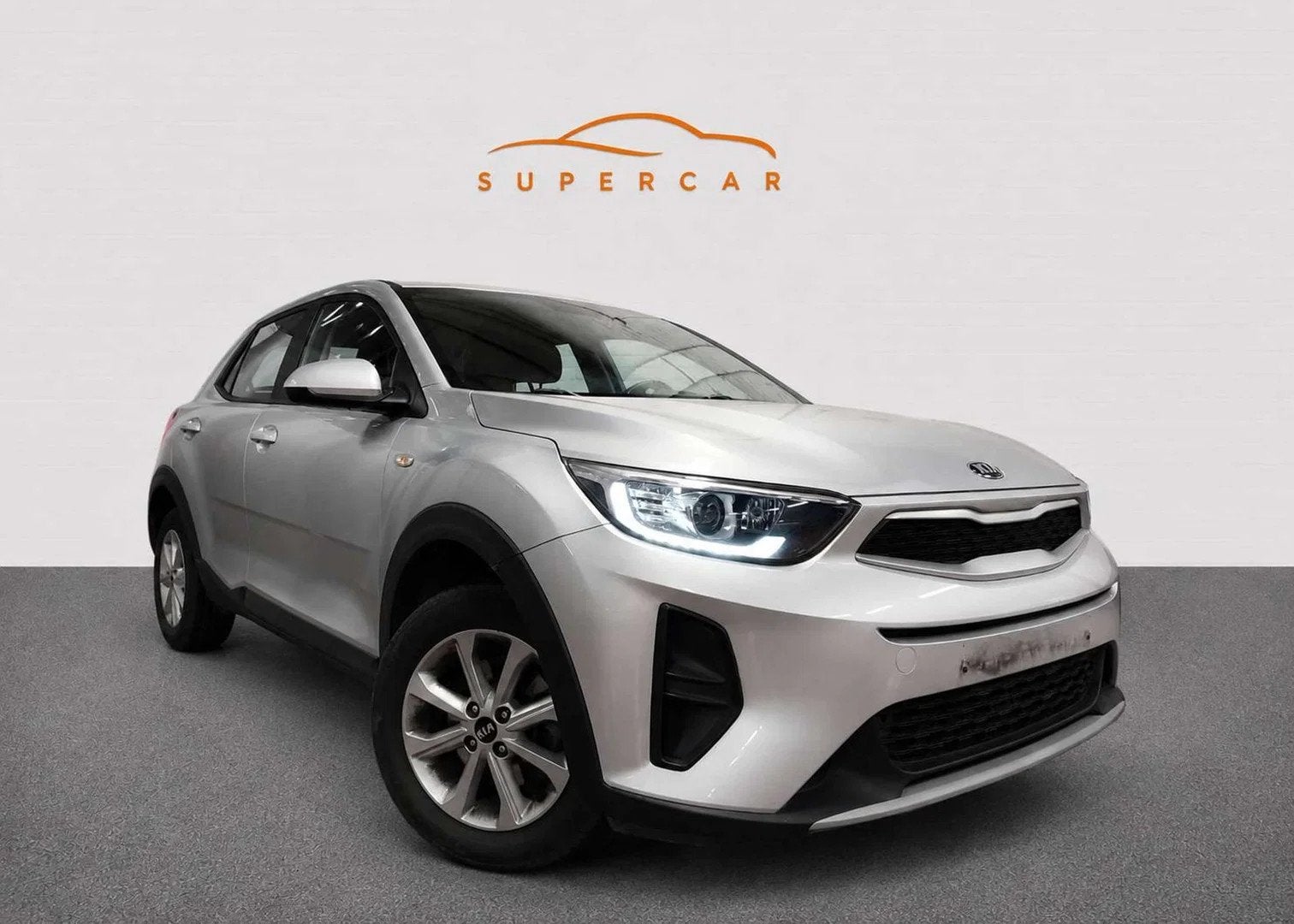 Kia Stonic 1.2i*CarPlay*Camera*GPS* 282 € PAR MOIS, Autos, Kia, Argent ou Gris, 1145 kg, Euro 6, Entreprise