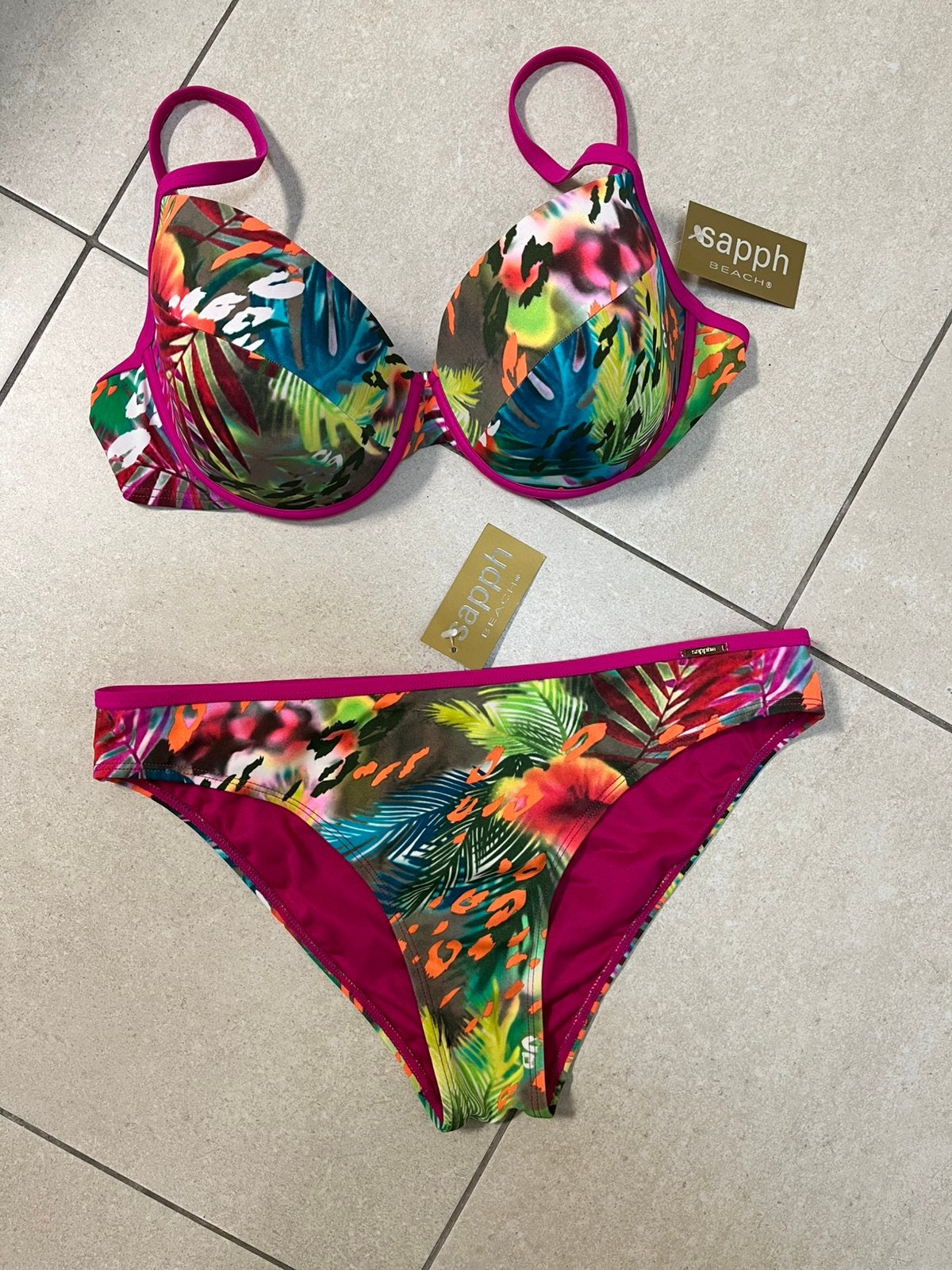 Sapph nieuwe bikini Mt 80-95 D en L, Vêtements | Femmes, Vêtements de Bain & Maillots de Bain, Enlèvement ou Envoi, Neuf, Autres couleurs