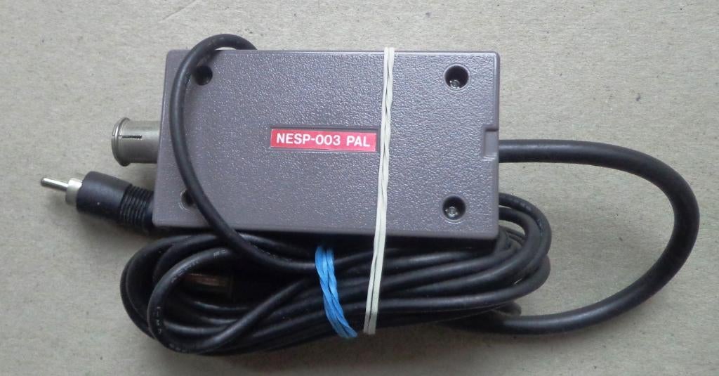 RF Switch voor de Nintendo NES, Games en Spelcomputers, Spelcomputers | Nintendo NES, Ophalen of Verzenden, Gebruikt