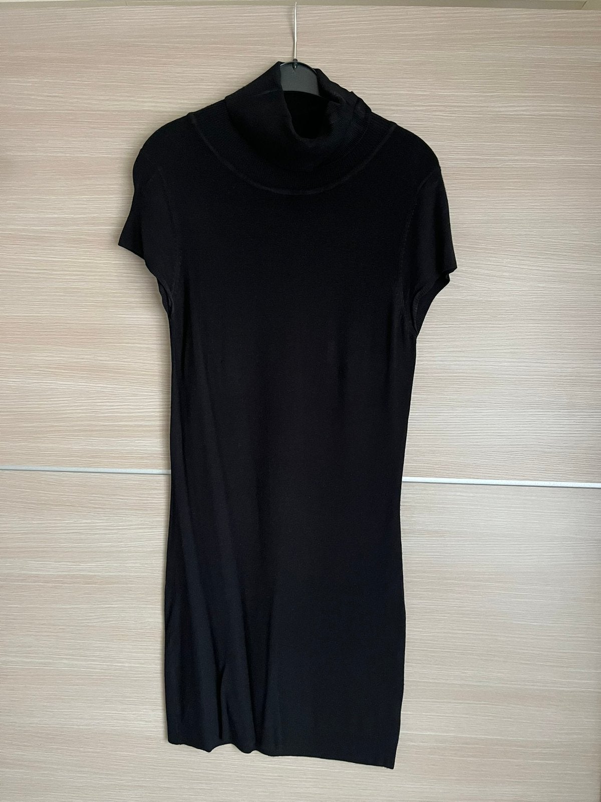 Zwarte jurk met rolkraag - maat M, Kleding | Dames, Ophalen of Verzenden, Maat 38/40 (M), Zwart