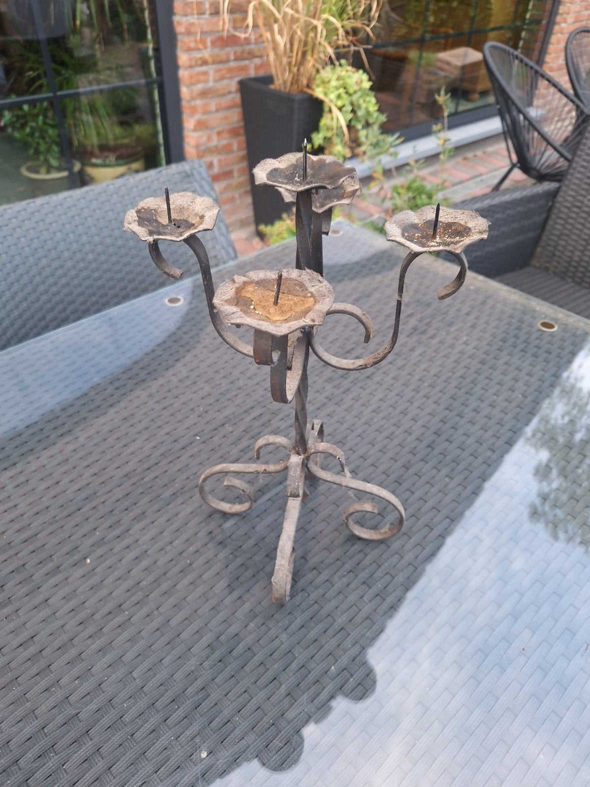 Smeedijzeren kandelaar, Ophalen