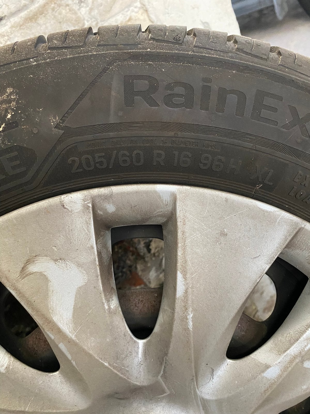 Bmw wielen 205/60 r 16 rain expert, Auto-onderdelen, Banden en Velgen, Ophalen