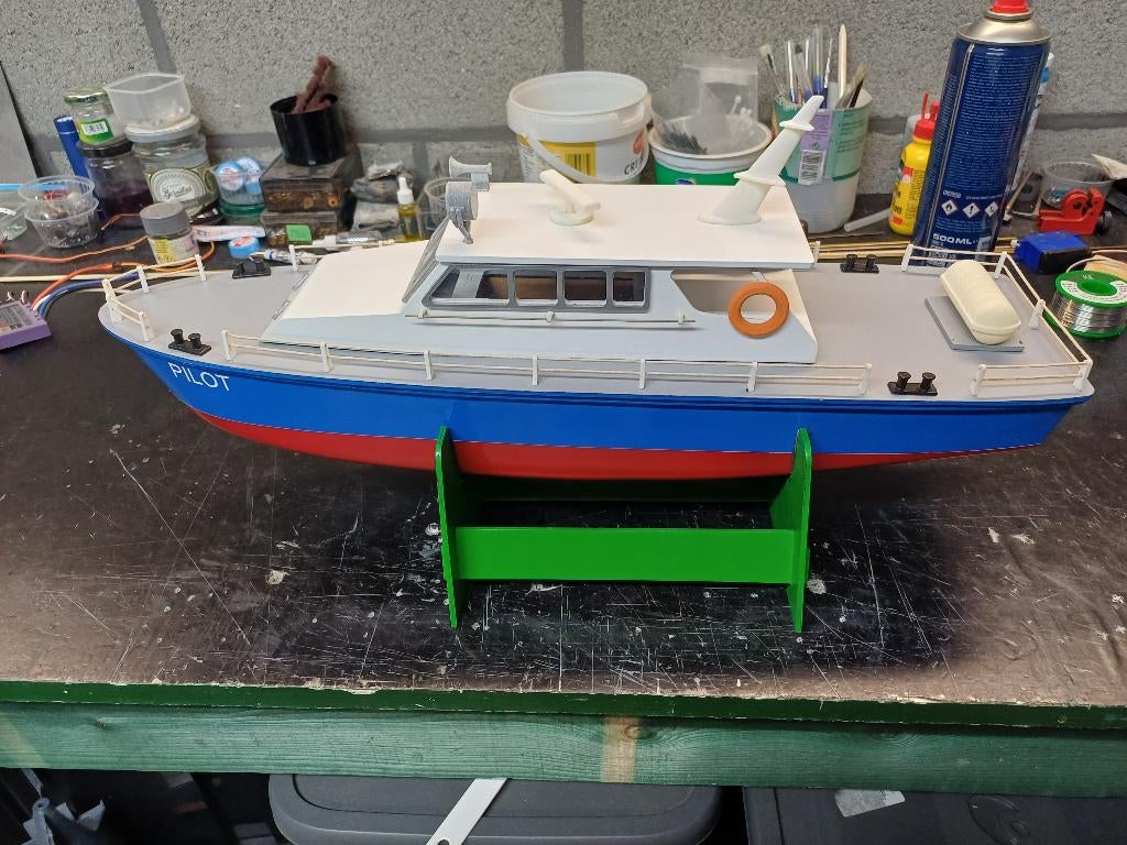 Rc Motorjacht., Ophalen