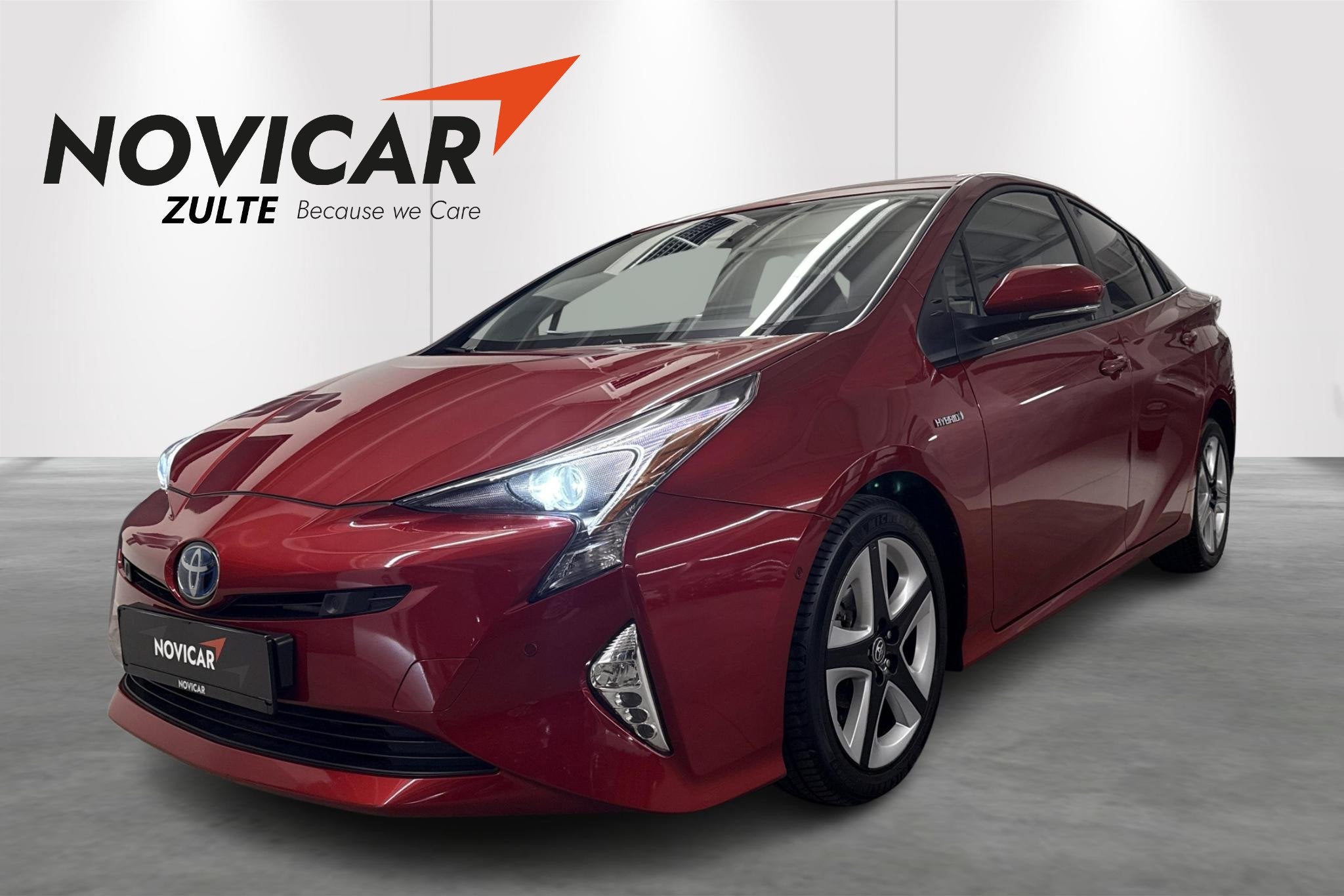 Toyota Prius 1.8 VVT-i Hybrid Lounge + NAVI - ZETELVERW + CA, Euro 6, 4 cilinders, 76 g/km, 1375 kg