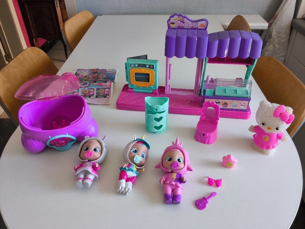 Lot 3 petites poupées Cry Babies+accessoires+Hello Kitty.., Enlèvement ou Envoi, Comme neuf
