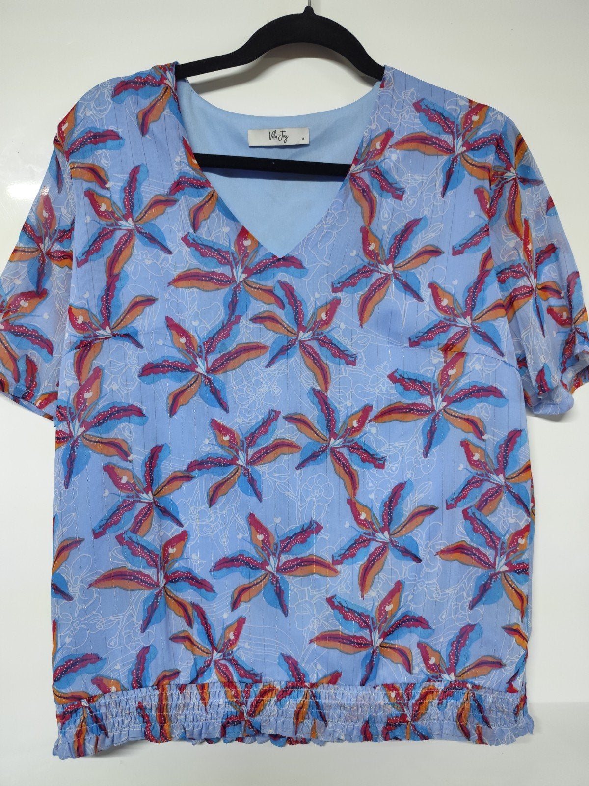 Blauwe bloes met print en gouddraad. Gevoerd. V-hals., Kleding | Dames, Blouses en Tunieken, Ophalen