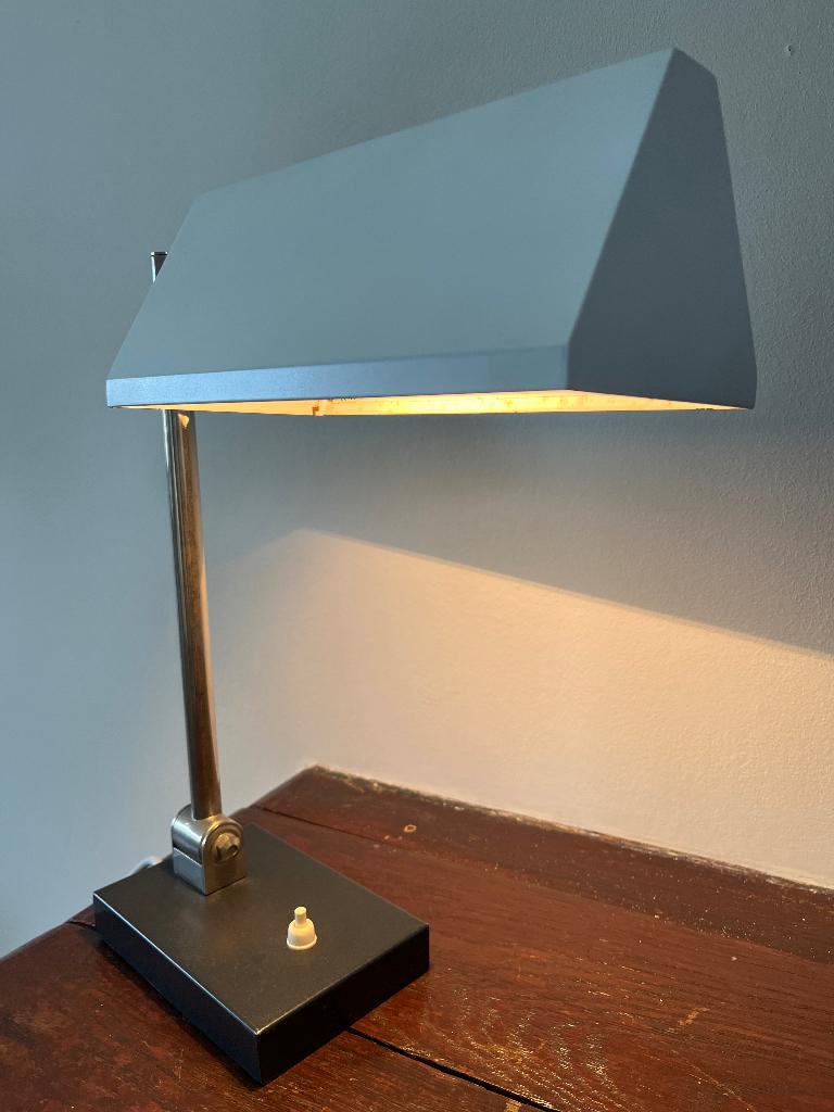 Lampe de bureau Hala des années 1950, Envoi