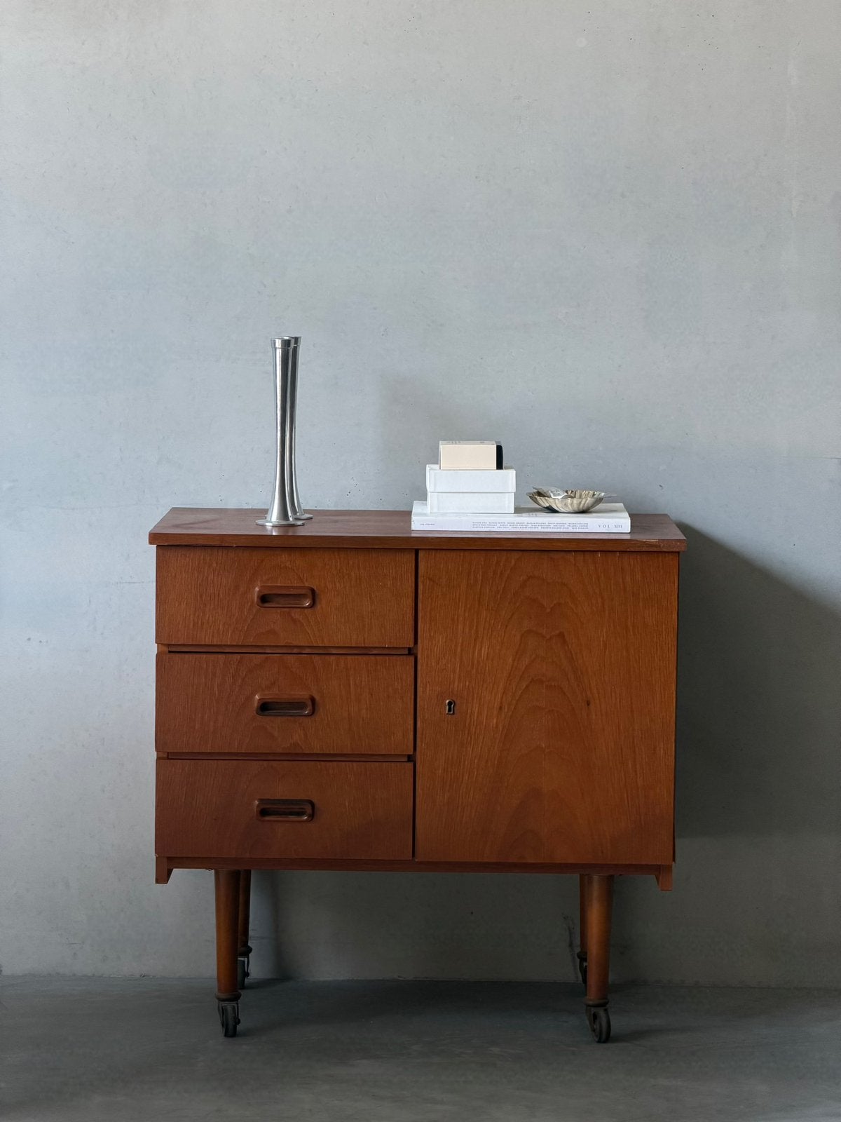 Vintage Deense teak kast, 1960 – Mid Century Modern dressoir, Ophalen, Zo goed als nieuw
