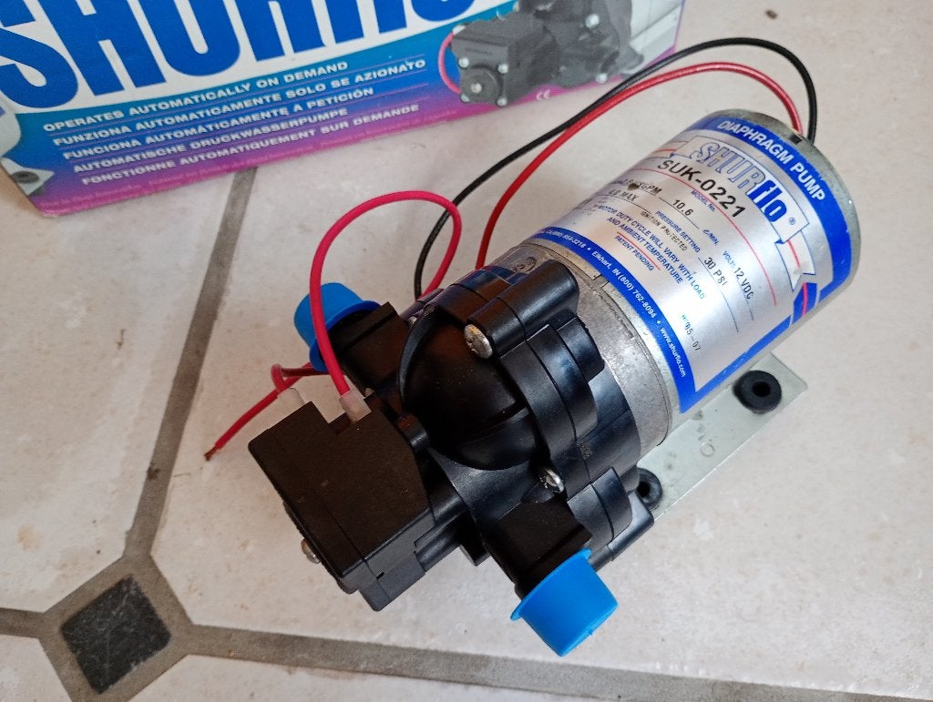 Pompe à eau shurflo 10L, Enlèvement, Utilisé