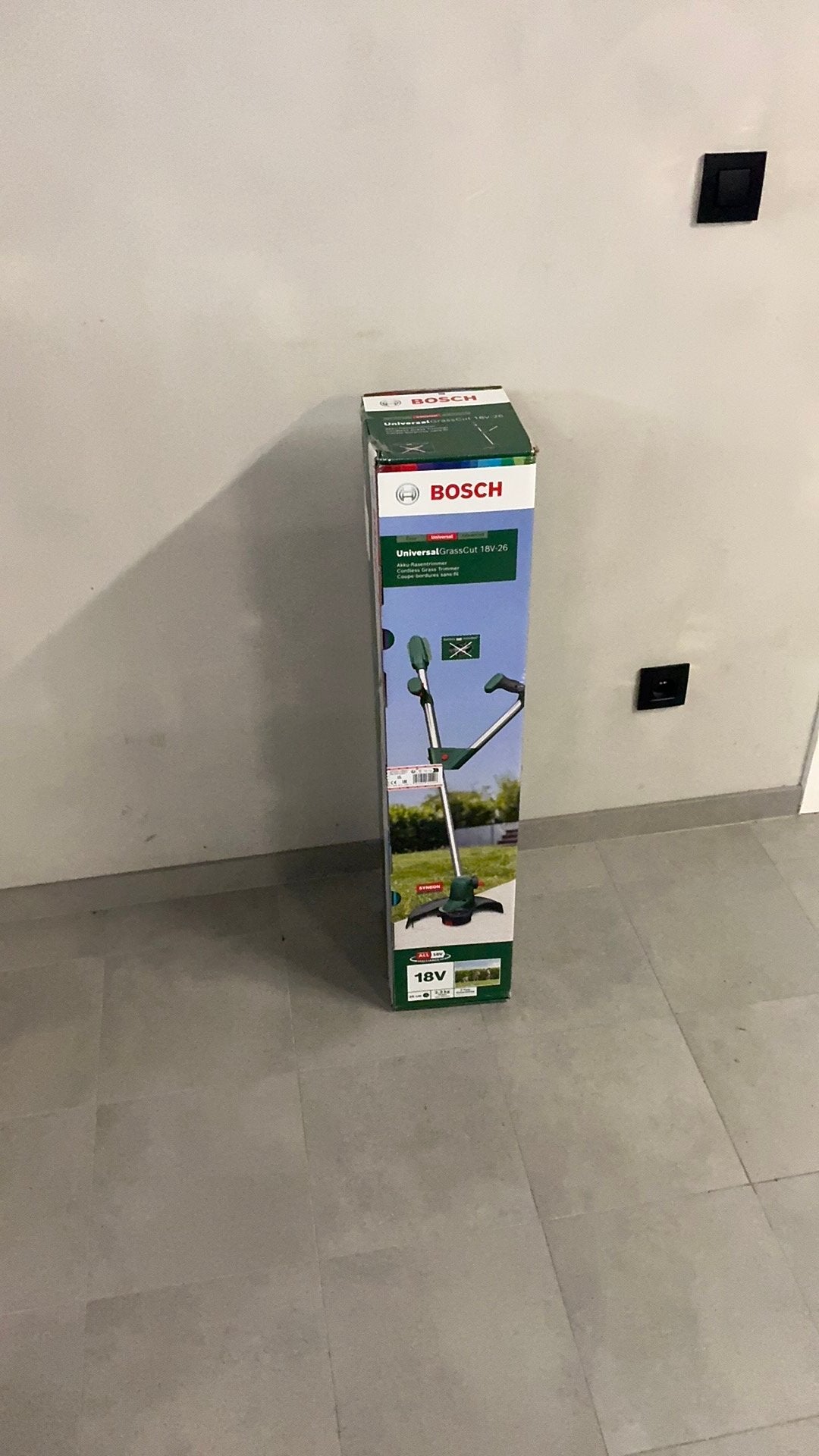 Bosch UniversalGrassCut 18V-26 – Nieuw in doos!, Ophalen of Verzenden, Nieuw, 10 tot 30 cm, Accu