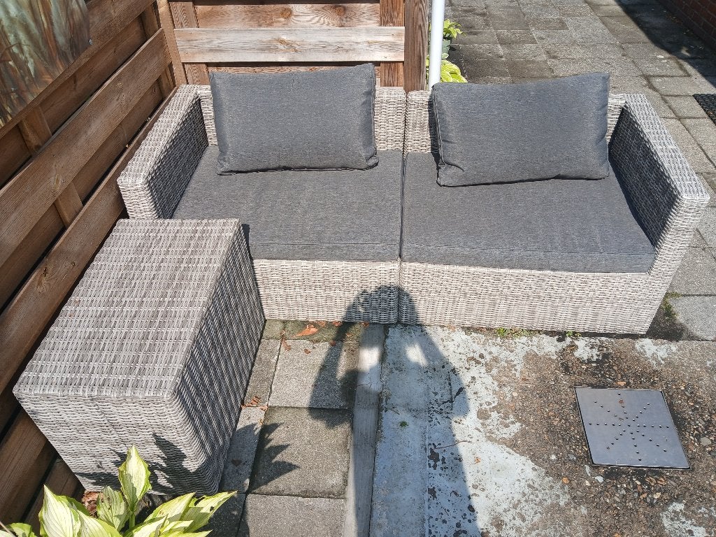Loungebank met kussens en tafel, Jardin & Terrasse, Ensembles de jardin, Rotin, Enlèvement, Utilisé, Banque