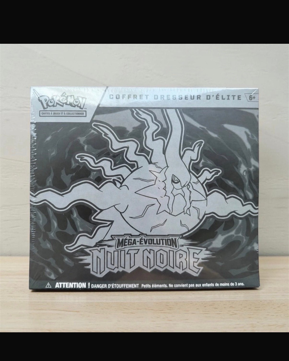 Etb Nuit Noire, Hobby & Loisirs créatifs, Jeux de cartes à collectionner | Pokémon, Enlèvement, Comme neuf