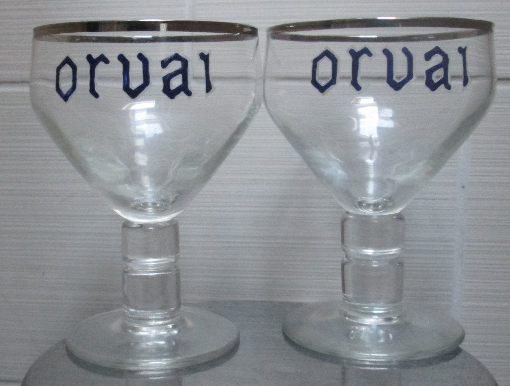 2 verschillende Orvai/Orval-glazen in emaille opschrift, Verzamelen, Ophalen of Verzenden, Gebruikt, Glas of Glazen, Overige merken