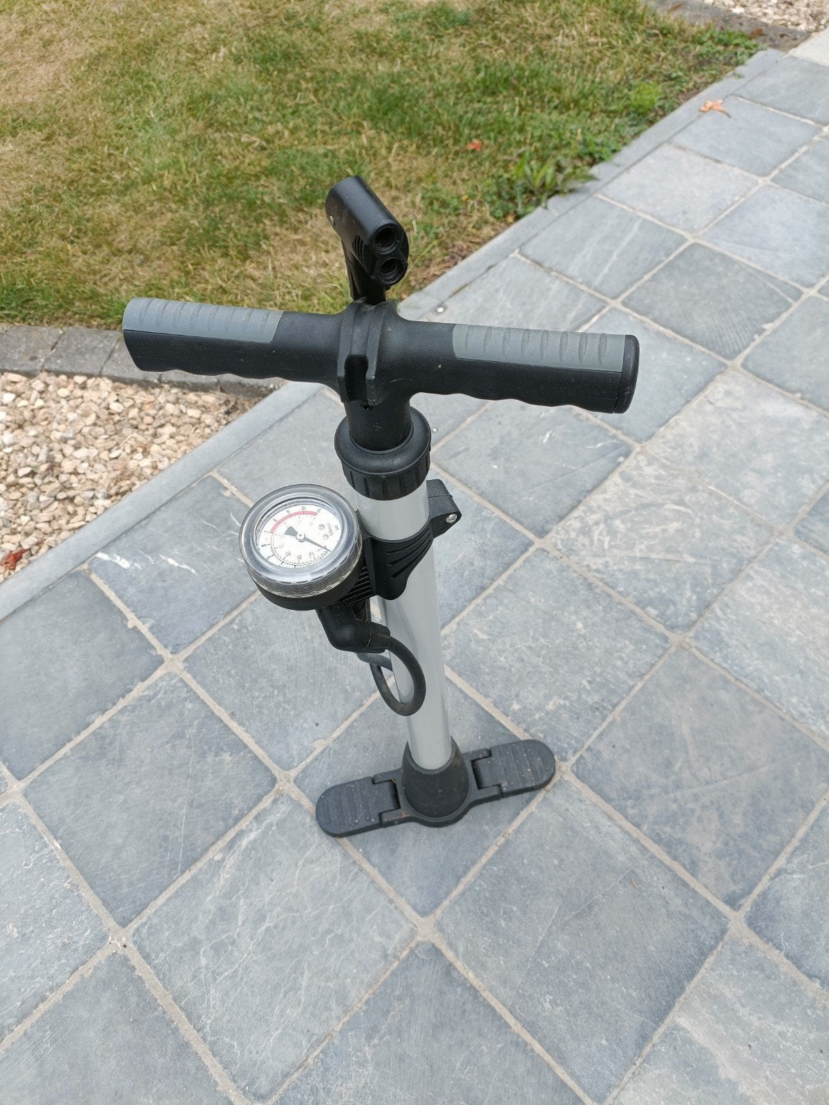 fietspomp, Fietsen en Brommers, Fietsaccessoires | Fietspompen, Ophalen, Drukmeter, Zo goed als nieuw