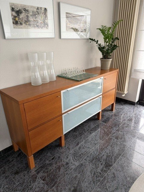 kast in notelaar fineer, Ophalen, Gebruikt, 150 tot 200 cm, Met deur(en)