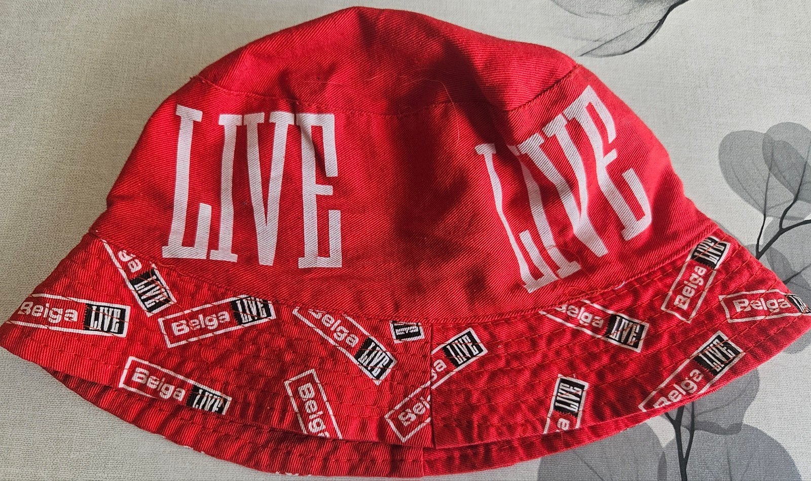 Bonnet vintage Belga des années 90
C'est une nageoire, Collections, Collections Autre, Enlèvement ou Envoi