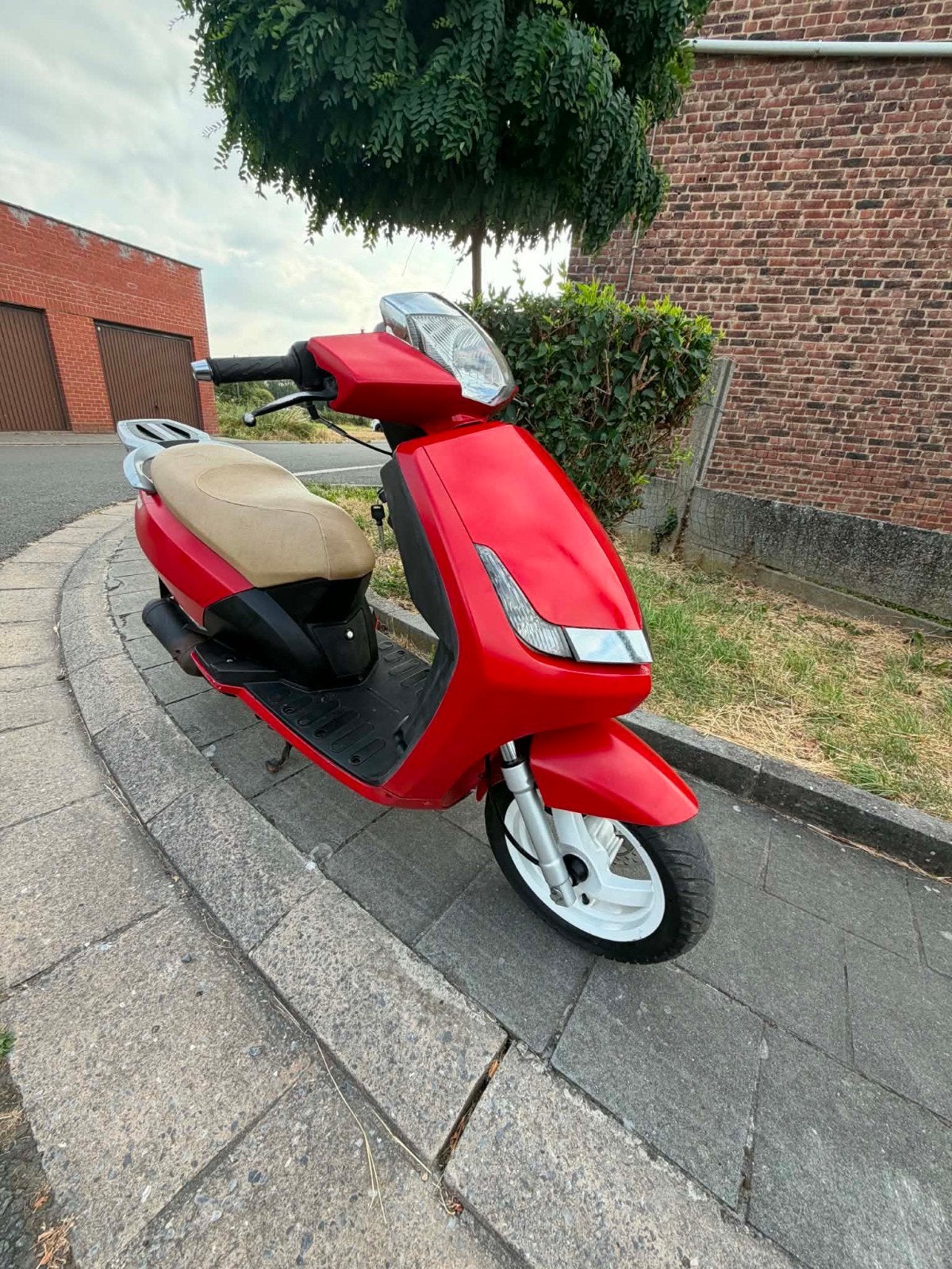 Peugeot vivacity classe A
Tous les papier présent
Démarre au, Vélos & Vélomoteurs, Scooters | Peugeot, Vivacity, Essence, Enlèvement