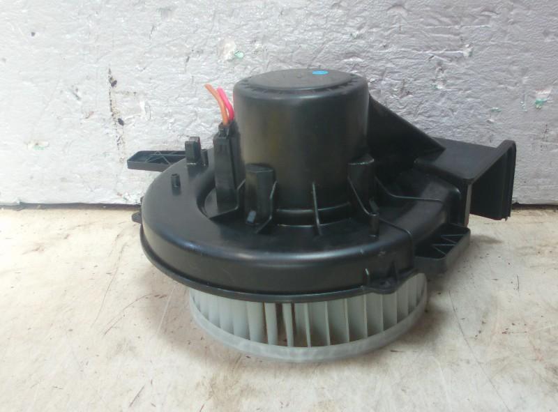 VENTILATEUR DE CHAUFFAGE Volkswagen Polo IV (9N1 / 2/3), Nijverheidstraat 1a 1a
5405 AJ  UDEN, NL, Utilisé, Dhr. R. Verberk, Info@VerberkAutodemontage.nl
