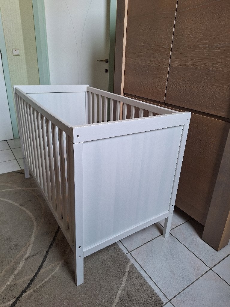 wit houten kinderbedje, Ophalen, Zo goed als nieuw, Minder dan 140 cm, Minder dan 70 cm