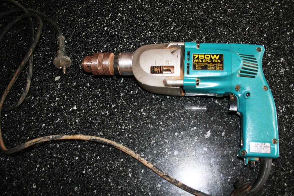 Klopboormachine Makita 750 W 2 snelheden, Bricolage & Construction, Outillage | Foreuses, Perceuse, Enlèvement ou Envoi
