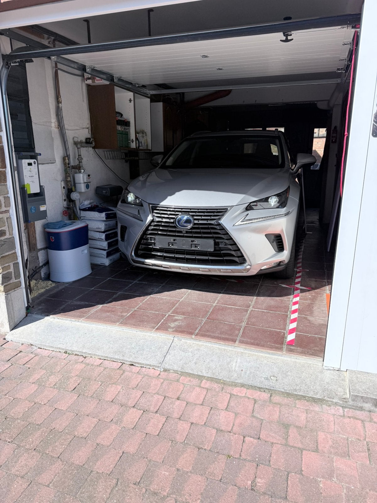 Lexus Nx300h, Autos, Lexus, Particulier, NX, 4x4, ABS, Caméra de recul, Phares directionnels, Régulateur de distance, Airbags