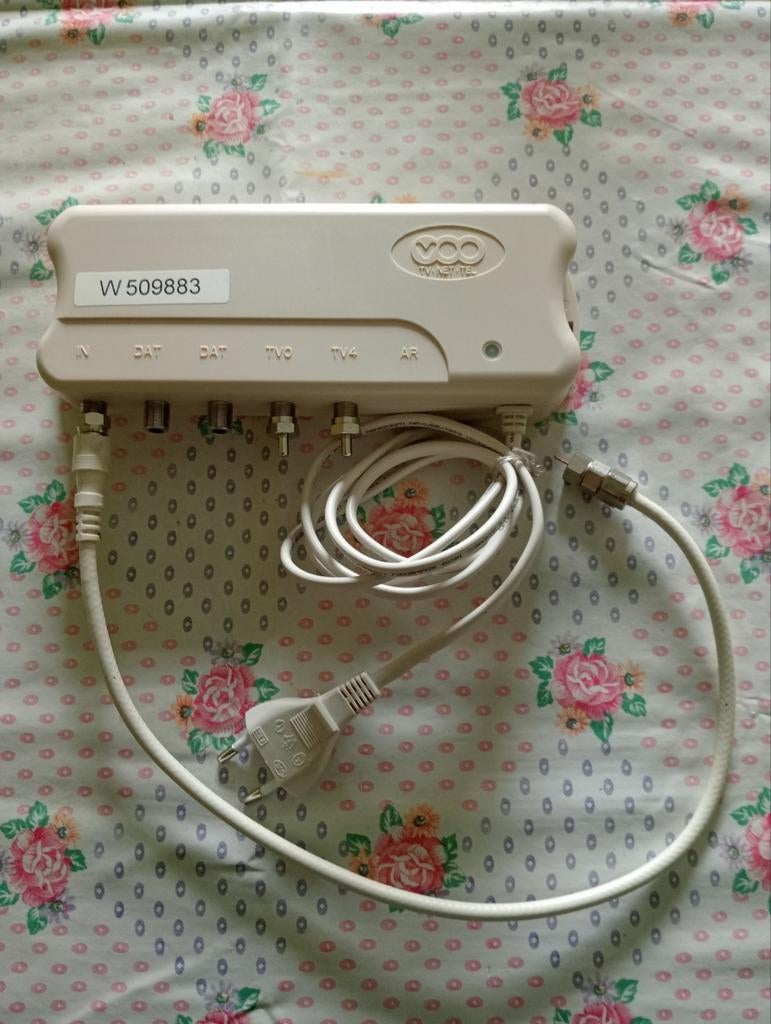 Amplificateur / répartiteur de signal câble coaxial VOO., Enlèvement