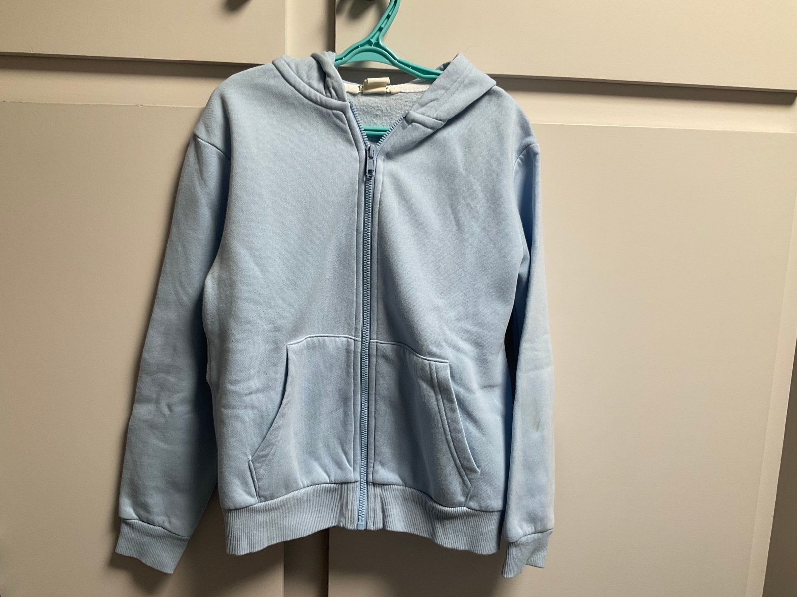 Lichtblauwe cardigan met rits en kap maat 122/128, Kinderen en Baby's, Babykleding | Maat 86, Ophalen of Verzenden, Zo goed als nieuw